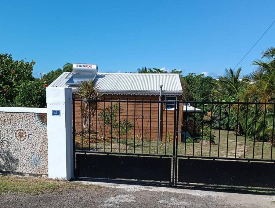 Tukusi Bungalow Le Moule Exterior photo
